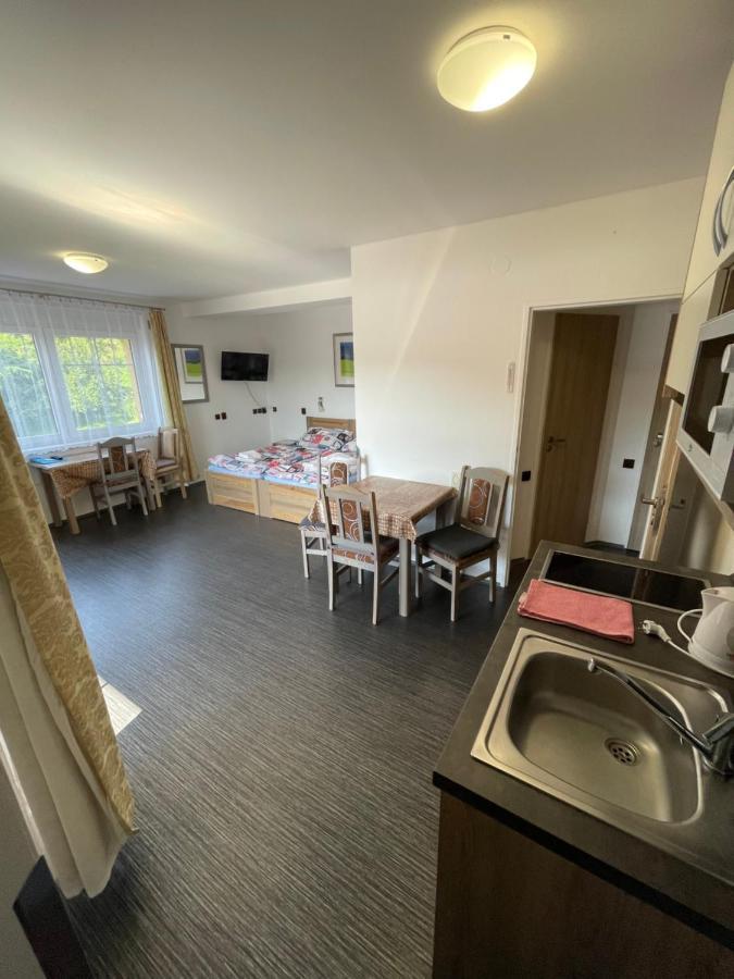 Apartament Maxovo Kralovstvi Rovensko pod Troskami Zewnętrze zdjęcie