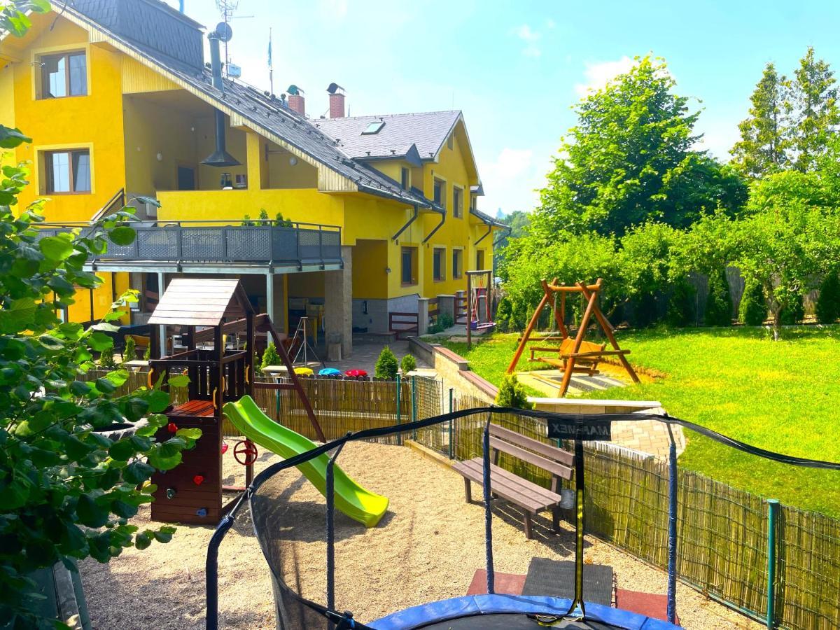 Apartament Maxovo Kralovstvi Rovensko pod Troskami Zewnętrze zdjęcie